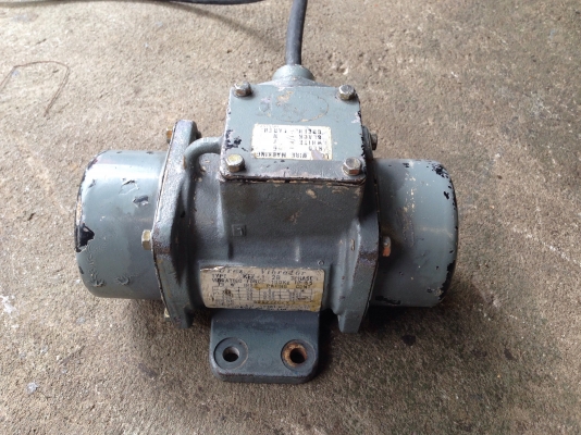 ขายมอเตอร์สั่น-เขย่า Vibrator motor made in Japan แปลงไฟเป็น 380V แล้ว ขนาดเล็ก สภาพสวย วิ่งนิ่ม พร้อมใช้งาน