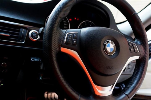 BMW 320i E90 2.0 SE AT สีดำ ปี2009