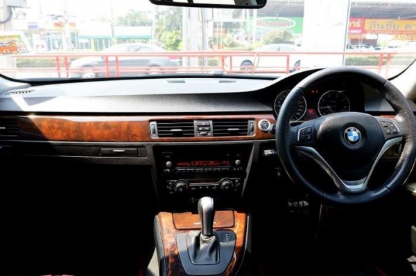 BMW 320i E90 2.0 SE AT สีดำ ปี2009