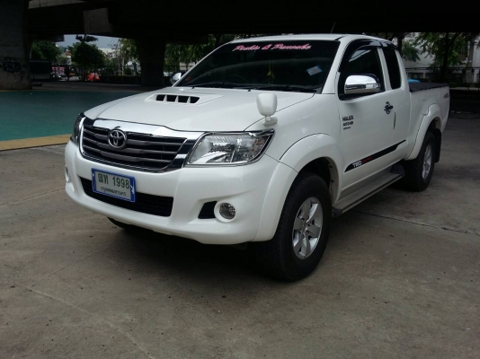 toyota vigo preruner 3.0G สีขาว ปี 2012