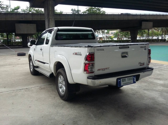 toyota vigo preruner 3.0G สีขาว ปี 2012