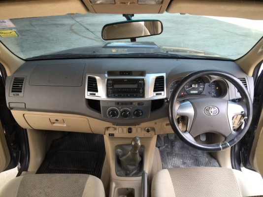 toyota vigo prerunner 4dr 2.5e สีเทาดำ ปี 2012 รถมือเดียว สภาพสวยมากๆ เกียร์ธรรมดา