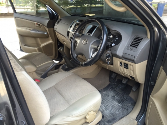 toyota vigo prerunner 4dr 2.5e สีเทาดำ ปี 2012 รถมือเดียว สภาพสวยมากๆ เกียร์ธรรมดา