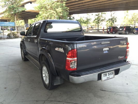 toyota vigo prerunner 4dr 2.5e สีเทาดำ ปี 2012 รถมือเดียว สภาพสวยมากๆ เกียร์ธรรมดา