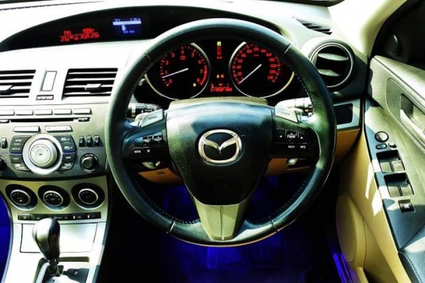 MAZDA 3 2.0 sport MAXx สีดำ ปี2012