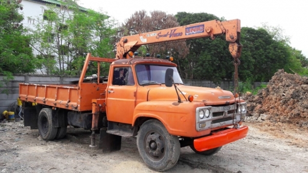 รถบรรทุก6ล้อติดเครน