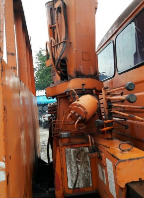 รถบรรทุก6ล้อติดเครน