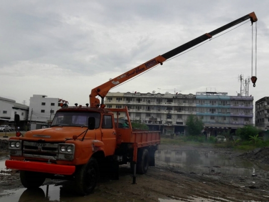 รถบรรทุก6ล้อติดเครน