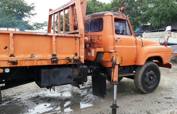 รถบรรทุก6ล้อติดเครน