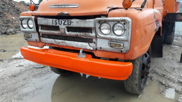 รถบรรทุก6ล้อติดเครน