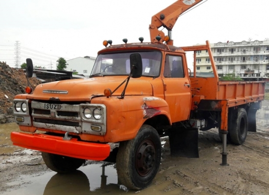 รถบรรทุก6ล้อติดเครน