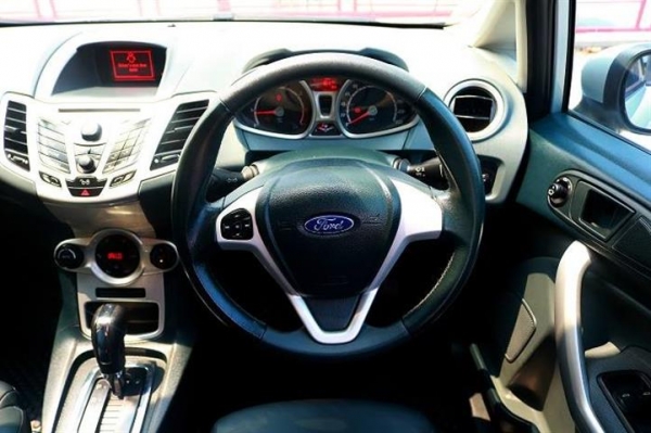 Ford Fiesta 1.6 Sport AT สีบรอนซ์เงิน ปี2011 Ford Fiesta 1.6 Sport AT สีบรอนซ์เงิน ปี2011