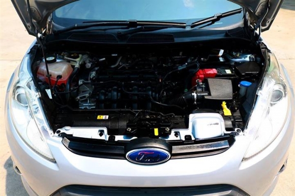 Ford Fiesta 1.6 Sport AT สีบรอนซ์เงิน ปี2011