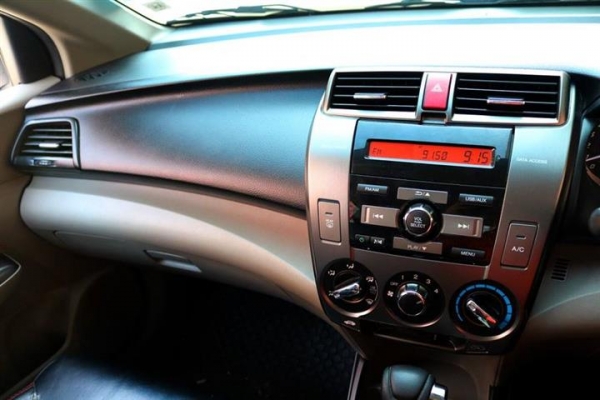 HONDA CITY 1.5V I-VTEC *CNG สีขาว ปี2013