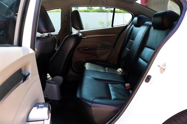 HONDA CITY 1.5V I-VTEC *CNG สีขาว ปี2013