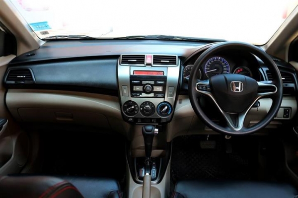 HONDA CITY 1.5V I-VTEC *CNG สีขาว ปี2013