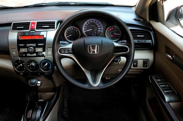 HONDA CITY 1.5V I-VTEC *CNG สีขาว ปี2013