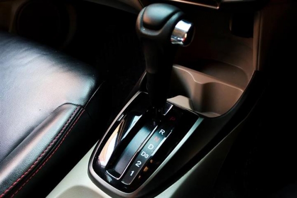 HONDA CITY 1.5V I-VTEC *CNG สีขาว ปี2013