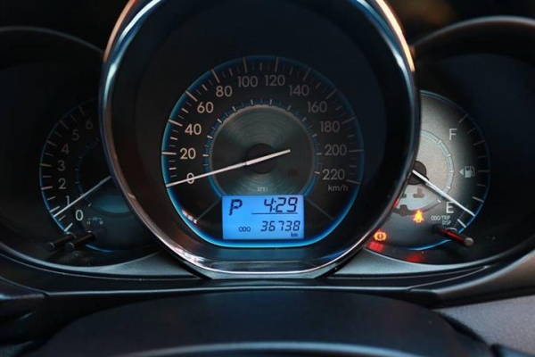 T0Y0TA New Vios 1.5 AT สีน้ำตาล ปี 2014