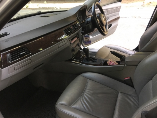 BMW 320I E90 สีเทา ปี2006 AT รถสวยสภาพพร้อมใช้