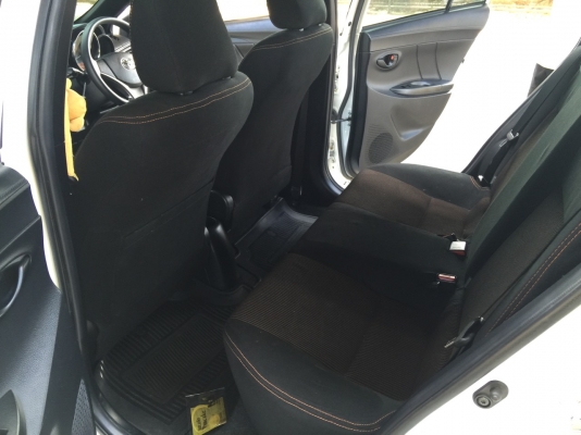 TOYOTA YARIS 1.2 E สี ขาว ปี 2014 รถมือเดียวไมล์แท้วิ่งน้อย