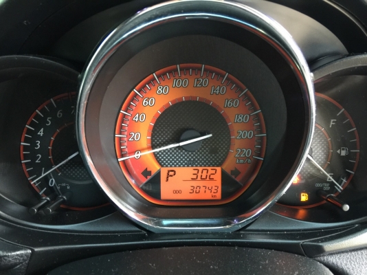 TOYOTA YARIS 1.2 E สี ขาว ปี 2014 รถมือเดียวไมล์แท้วิ่งน้อย