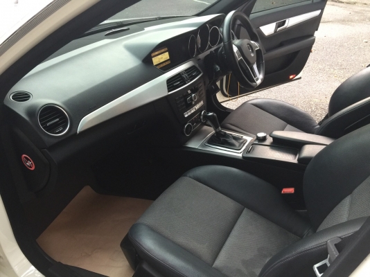 BENZ C180 สีขาว ปี2011 รถสวยกริ้ป สภาพพร้อมใช้ หน้าหลังเดิมไม่มีชน เจ้าของใช้รักษาสะอาดทั้งภายในภายนอก BENZ C180 สีขาว ปี2011 รถสวยกริ้ป สภาพพร้อมใช้ หน้าหลังเดิมไม่มีชน เจ้าของใช้รักษาสะอาดทั้งภายในภายนอก