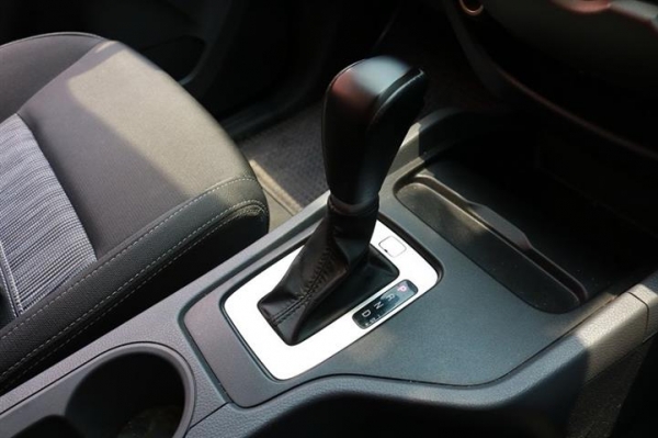 Ford Ranger Hi-Rider 2.2XLT 4Dr. AT สีขาว ปี2013