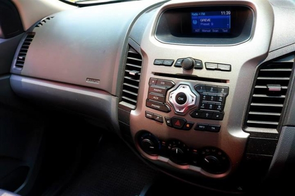 Ford Ranger Hi-Rider 2.2XLT 4Dr. AT สีขาว ปี2013