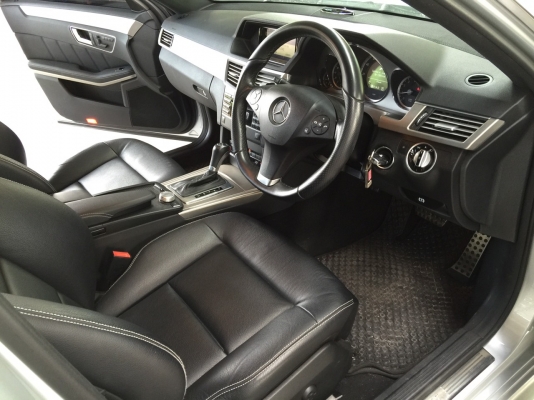 BENZ E250 CGI 1.8 SEDAN ปี 2011 สี เทา รถมือเดียว ไมล์แท้วิ่งน้อย