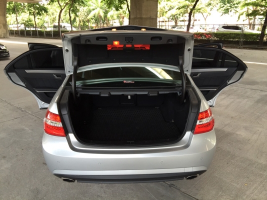 BENZ E250 CGI 1.8 SEDAN ปี 2011 สี เทา รถมือเดียว ไมล์แท้วิ่งน้อย