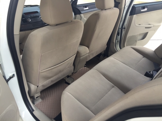 2010 MITSUBISHI LANCER 1.8GLS สีขาว 2010 MITSUBISHI LANCER 1.8GLS สีขาว