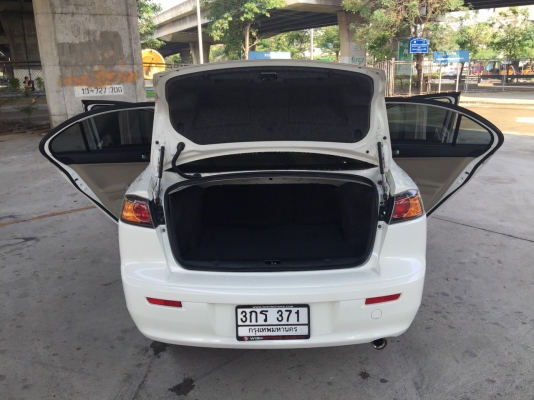 2010 MITSUBISHI LANCER 1.8GLS สีขาว 2010 MITSUBISHI LANCER 1.8GLS สีขาว
