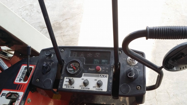 รถเกี่ยวข้าวพร้อมนวดข้าวในตัว แบบนั่งขับ เก่าญี่ปุ่น SHIBAURA  รุ่น CX11 เกี่ยวข้าว 2 แถว สภาพดี เครื่องยนต์ดีเซล