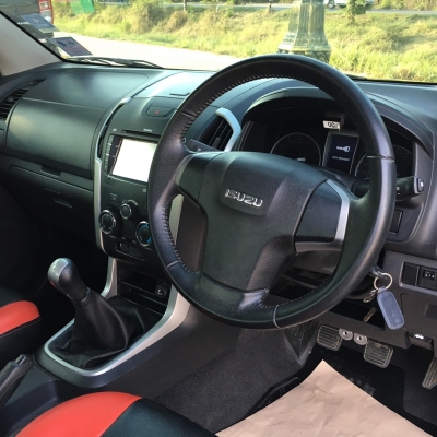 Izusu d-max 2.5turbo vgs hi-lander ปี2013