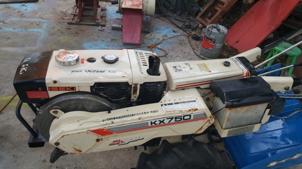 รถพรวนดิน ดีเชล สตาร์ท สองระบบพร้อมใช้ รถพรวนดิน ดีเชล สตาร์ท สองระบบพร้อมใช้