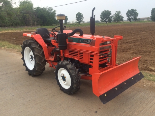 ขายKubota L1-245 ใบดัน สภาพพร้อมใช้ เครื่องเกียร์ดี สนใจติดต่อครับ