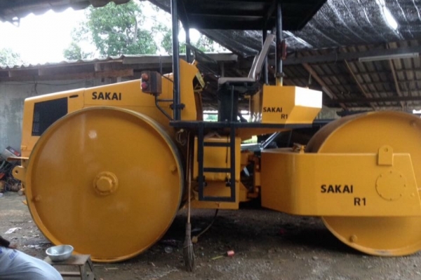 ขออนุญาติขายรถบดR1เอกสารใบซื้อขายพร้อมใช้งานราคา 480000 สนใจติดต่อ  ช่างดำ  0853224877-0988930465