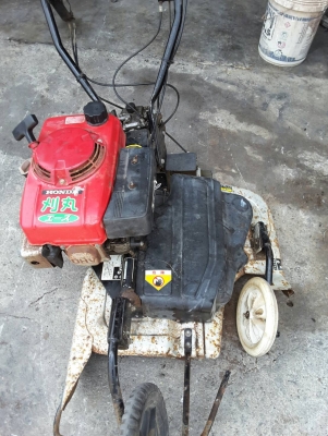 รถตัดหญ้าฮอนด้าเก่าญี่ปุ่นเบนซิน4จังหวะ2ใบพัด ขายตามสภาพ ราคา 5,500บาท รถตัดหญ้าฮอนด้าเก่าญี่ปุ่นเบนซิน4จังหวะ2ใบพัด ขายตามสภาพ ราคา 5,500บาท