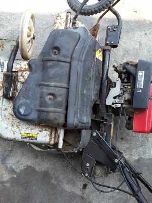 รถตัดหญ้าฮอนด้าเก่าญี่ปุ่นเบนซิน4จังหวะ2ใบพัด ขายตามสภาพ ราคา 5,500บาท รถตัดหญ้าฮอนด้าเก่าญี่ปุ่นเบนซิน4จังหวะ2ใบพัด ขายตามสภาพ ราคา 5,500บาท