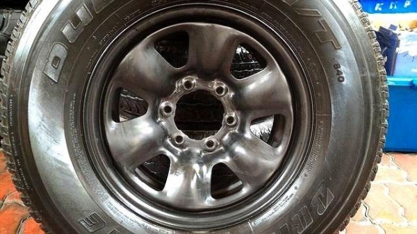 ขายล้อเหล็กวีโก้ 7 x 16 ET 10 พร้อมยาง ขายล้อเหล็กวีโก้ 7 x 16 ET 10 พร้อมยาง