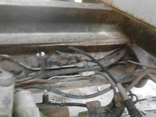 รถอีซูซุ 6 ล้อ ท้ายลาด 145 แรงม้า.    สนใจติดต่อ  081 - 6079515