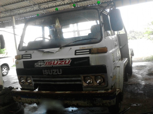 รถอีซูซุ 6 ล้อ ท้ายลาด 145 แรงม้า.    สนใจติดต่อ  081 - 6079515