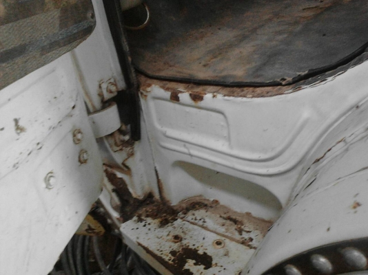 รถอีซูซุ 6 ล้อ ท้ายลาด 145 แรงม้า.    สนใจติดต่อ  081 - 6079515