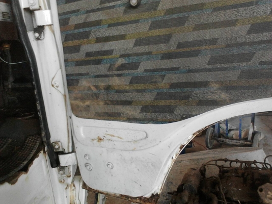 รถอีซูซุ 6 ล้อ ท้ายลาด 145 แรงม้า.    สนใจติดต่อ  081 - 6079515