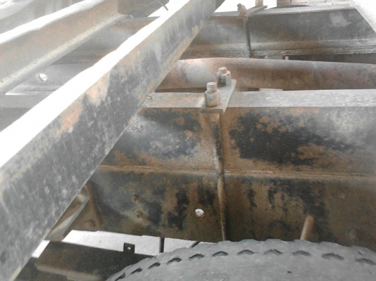 รถอีซูซุ 6 ล้อ ท้ายลาด 145 แรงม้า.    สนใจติดต่อ  081 - 6079515