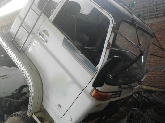 รถอีซูซุ 6 ล้อ ท้ายลาด 145 แรงม้า.    สนใจติดต่อ  081 - 6079515