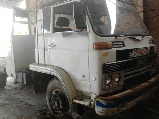 รถอีซูซุ 6 ล้อ ท้ายลาด 145 แรงม้า.    สนใจติดต่อ  081 - 6079515