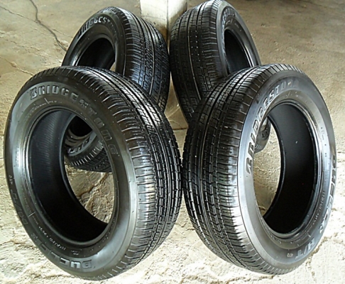 ยาง17 บริดสโตน 225-65-R17ลงพื้นปลายปี13 (4เส้น 2,600)