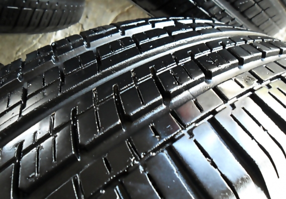 ยาง17 บริดสโตน 225-65-R17ลงพื้นปลายปี13 (4เส้น 2,600)